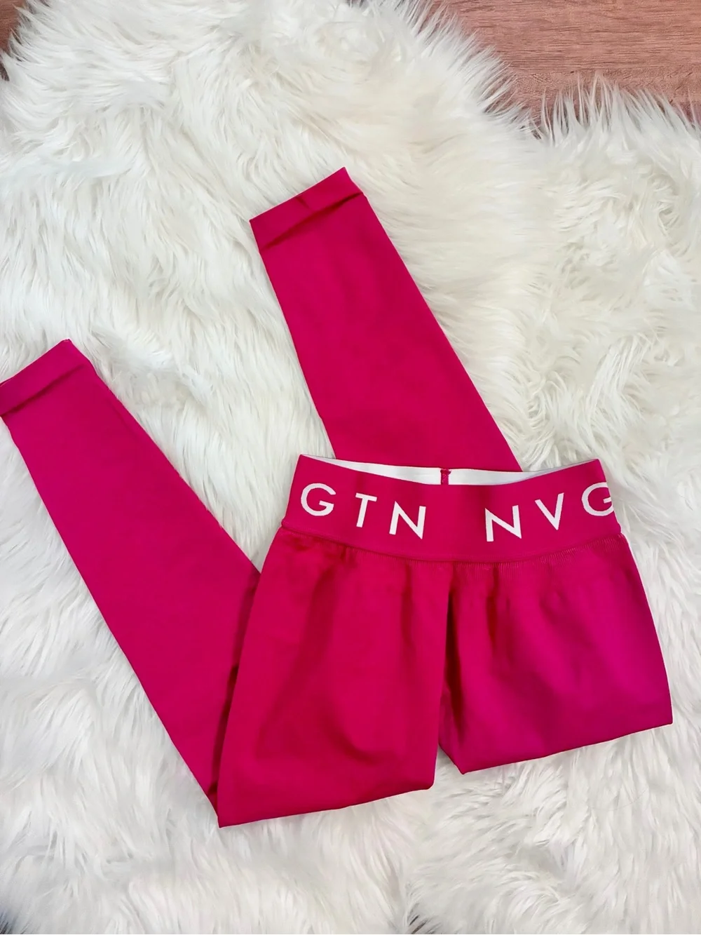 NVGTN Cosmo Hot Pink Seamless Leggings Sz Large Like New Activewear Yoga Gym